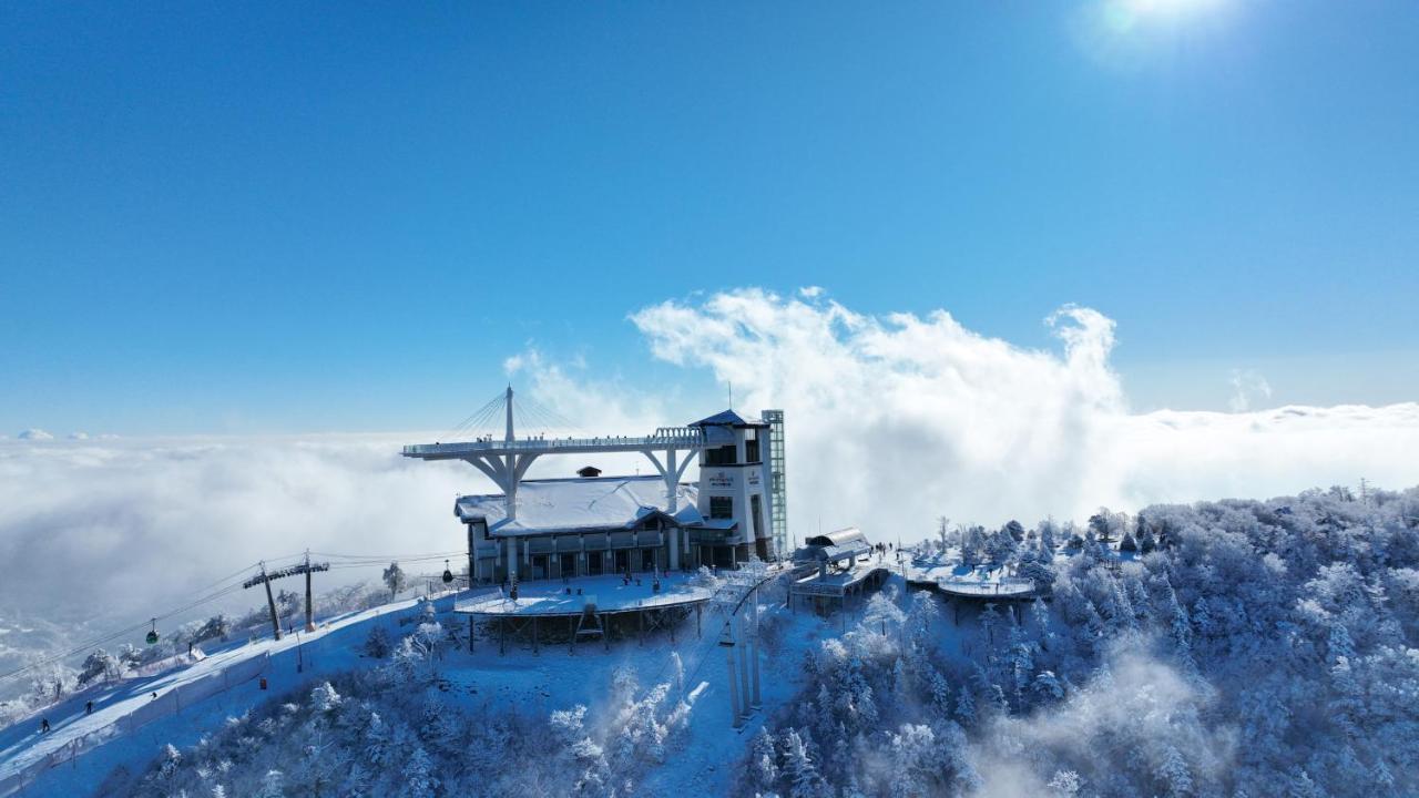 Hotel Mona Yongpyong à Pyeongchang Extérieur photo